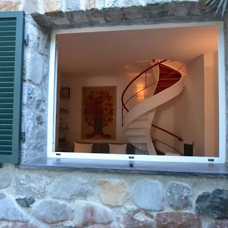 Pretty White House Monterosso al Mare