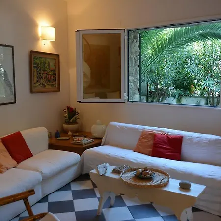 Pretty White House *