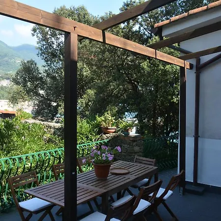 Pretty White House * Monterosso al Mare