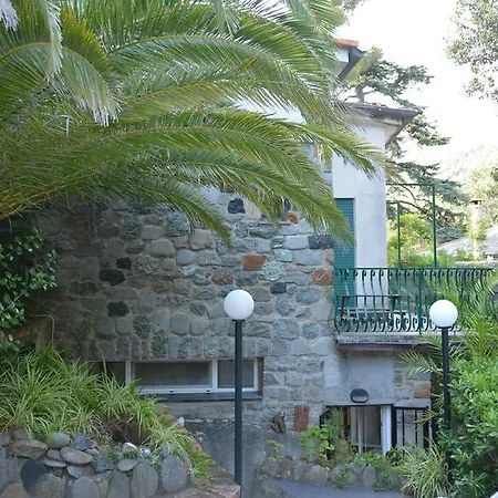 Pretty White House Monterosso al Mare