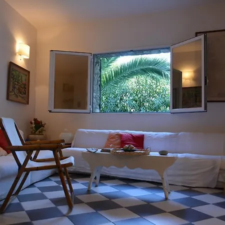 Pretty White House بيت للعطل *